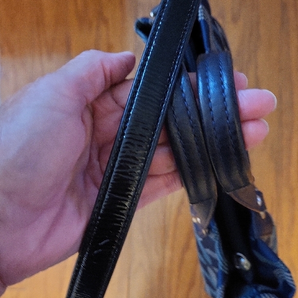 Coach Dark Blue and Tan Signature  Patterned Shoulder Bag Crossbody F20049 - Picture 11 of 14